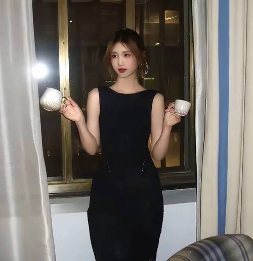 白小姐四肖期中特开奖和冯小刚养女高中毕业与冯小刚收养的女儿