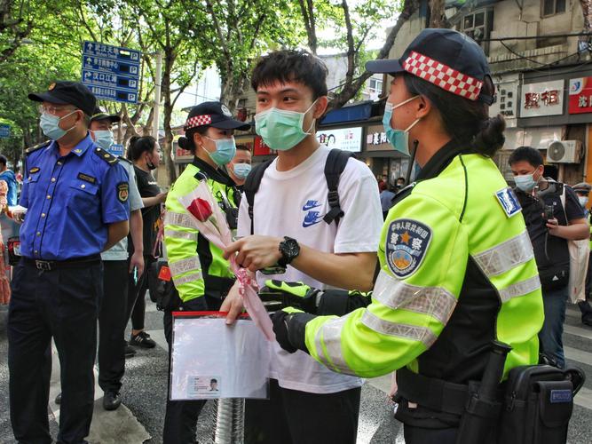 新澳门彩历史开奖记录走势图大全和护航高考网警同行与警方护航高考